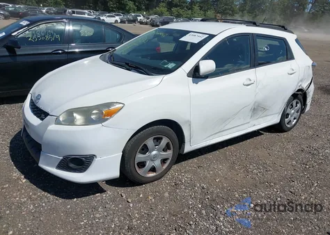 2010 Toyota Matrix S z USA, uszkodzony, nr VIN 2T1LE4EE8AC013936